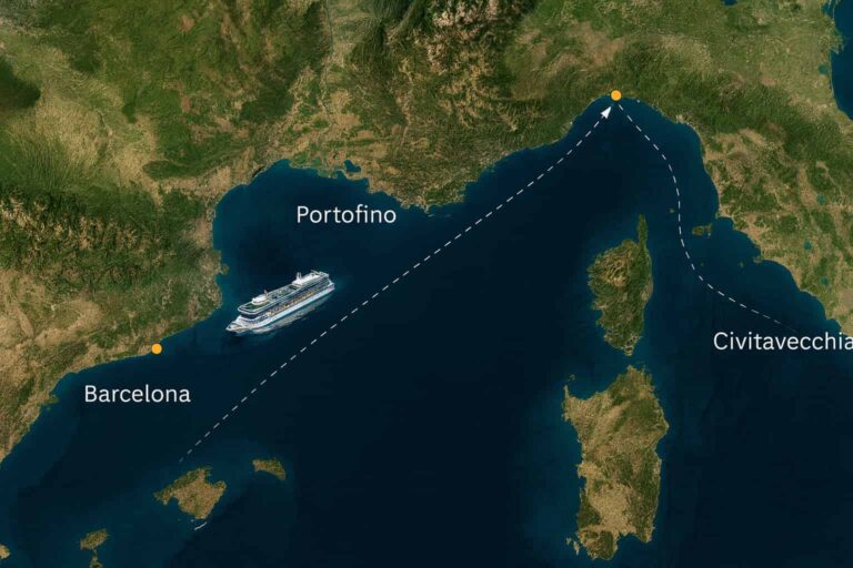 Imagen satelital realista del Mediterráneo con itinerario de crucero Barcelona–Cannes–Portofino–La Spezia–Civitavecchia–Nápoles y un barco sobre la ruta.